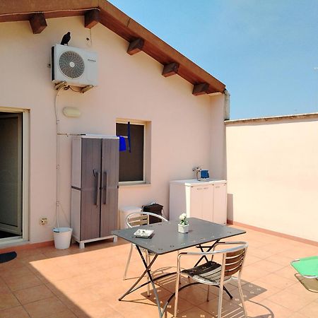 Appartamento Mansarda Con Terrazzo Privato Barletta Esterno foto