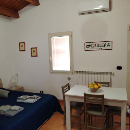 Appartamento Mansarda Con Terrazzo Privato Barletta Esterno foto